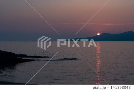 夕暮れ時の海の景色 夕暮れ時の海の景色 141598048