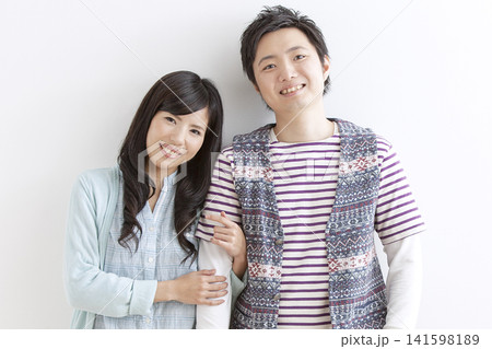 寄り添う夫婦のポートレート 寄り添う夫婦のポートレート 141598189