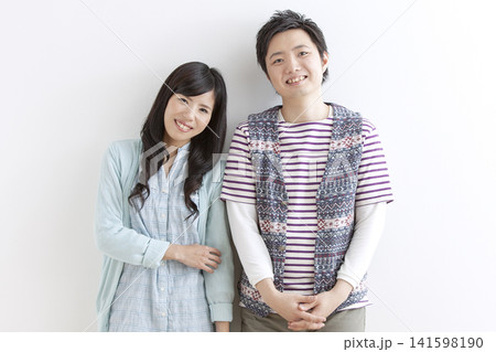 寄り添う夫婦のポートレート 寄り添う夫婦のポートレート 141598190