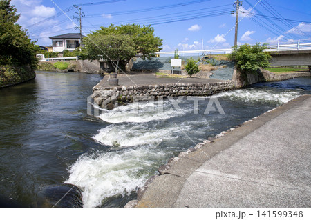 朝倉市南新川と五庄屋遺跡、角間天秤(かくまてんびん)の風景 朝倉市南新川と五庄屋遺跡、角間天秤(かくまてんびん)の風景 141599348