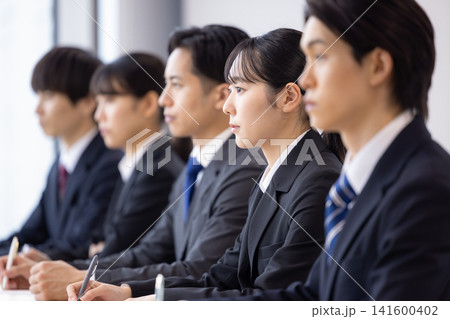就活 セミナー スーツを着た若い男女 撮影協力:学校法人電波学園 東京電子専門学校 就活 セミナー スーツを着た若い男女 撮影協力:学校法人電波学園 東京電子専門学校 141600402