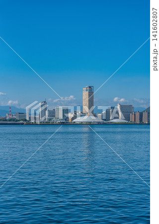海上から見るサンポート高松の風景(縦構図) 海上から見るサンポート高松の風景(縦構図) 141602807