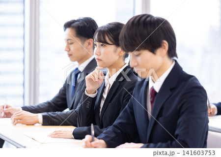 就活 セミナー スーツを着た若い男女 撮影協力:学校法人電波学園 東京電子専門学校 就活 セミナー スーツを着た若い男女 撮影協力:学校法人電波学園 東京電子専門学校 141603753