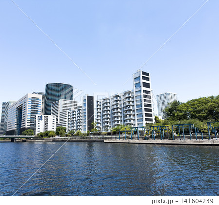 天王洲アイルの街並みと運河の風景 天王洲アイルの街並みと運河の風景 141604239