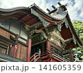 歴史ある神社の本殿と繊細な木彫 141605359