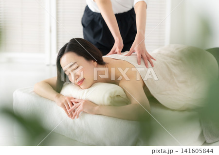 女性 エステ マッサージ 女性 エステ マッサージ 141605844