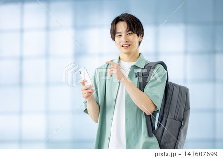 大学生　スマホ 141607699