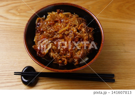 カルビ牛丼 カルビ牛丼 141607813