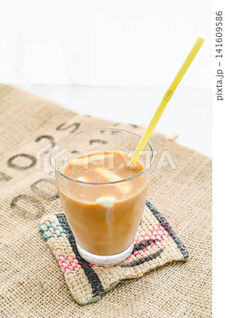 凍らせた牛乳で作るアイスカフェオレ 凍らせた牛乳で作るアイスカフェオレ 141609586