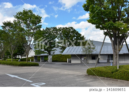 滋賀県守山市 佐川美術館入口と夏空 滋賀県守山市 佐川美術館入口と夏空 141609651