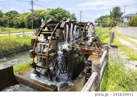 福岡県朝倉市にある九重の二連水車の風景 福岡県朝倉市にある九重の二連水車の風景 141610431