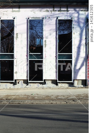 Thermal insulation of walls with expanded polystyrene. 141612305