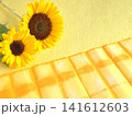 ひまわりの花のある背景 141612603