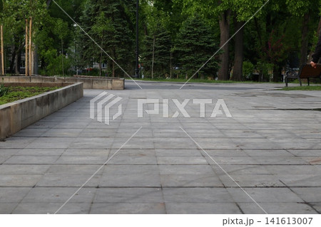 The use of concrete slabs in the park space. The use of concrete slabs in the park space. 141613007