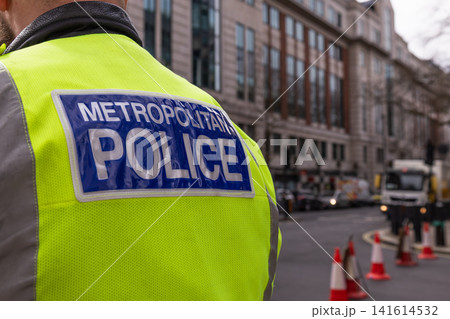 Metropolitan Police officer on duty on London city street 141614532