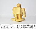 受動歩行の木製玩具 141617197