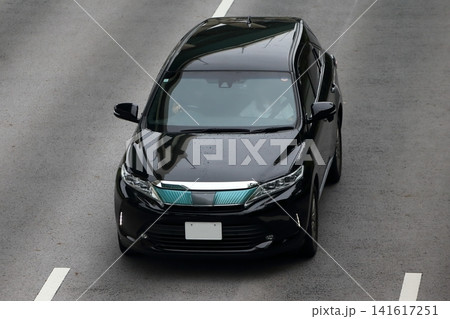 国産の高級クロスオーバーSUV車両 国産の高級クロスオーバーSUV車両 141617251