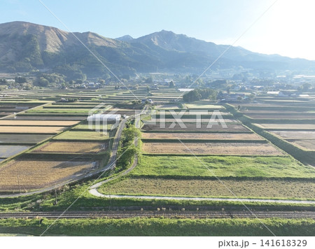 南阿蘇水の生まれる里白水高原駅と阿蘇山 南阿蘇水の生まれる里白水高原駅と阿蘇山 141618329