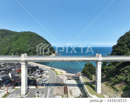夏の餘部橋りょうと日本海の絶景 夏の餘部橋りょうと日本海の絶景 141618515