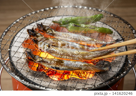 美味しそうなししゃもの炭火焼き 美味しそうなししゃもの炭火焼き 141620246