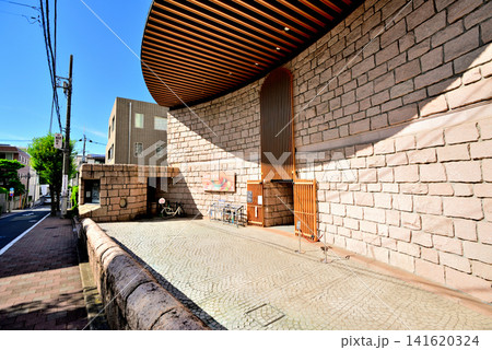 松涛の閑静な高級住宅街にある渋谷区立松濤美術館 松涛の閑静な高級住宅街にある渋谷区立松濤美術館 141620324