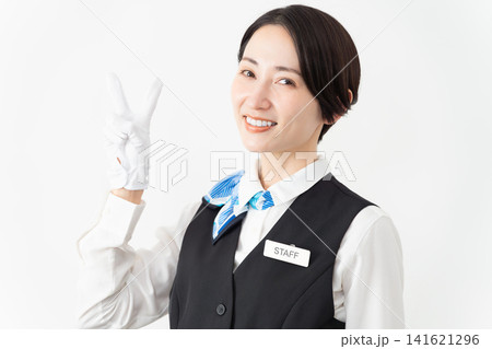 制服を着たアテンダントの女性 旅行イメージ 制服を着たアテンダントの女性 旅行イメージ 141621296