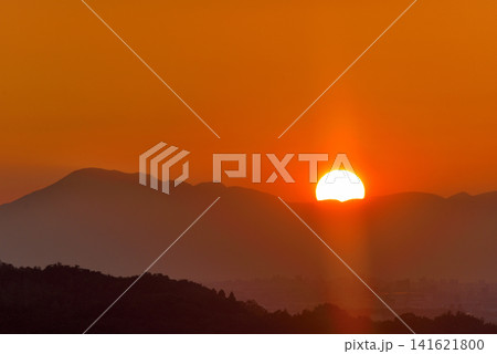 伊吹山に沈む夕日 伊吹山に沈む夕日 141621800