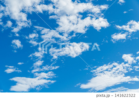 夏の青空と白い雲 夏の青空と白い雲 141622322
