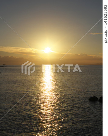 葉山・森戸海岸のドラマチックな夕暮れ 自然風景 葉山・森戸海岸のドラマチックな夕暮れ 自然風景 141623692