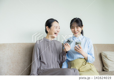 仲良しな親子 仲良しな親子 141624019