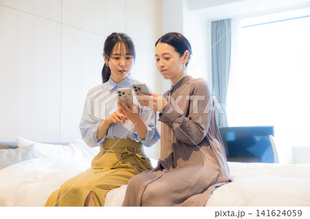 旅行する親子 旅行する親子 141624059