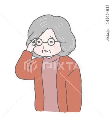 眼鏡を上げて目を細める高齢女性  141624632