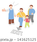 店外へ避難誘導する店員のイラスト 店外へ避難誘導する店員のイラスト 141625125