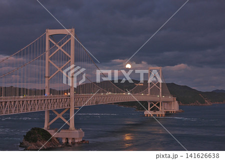 【大鳴門橋 (夜景)】 徳島県鳴門市鳴門町土佐泊浦 【大鳴門橋 (夜景)】 徳島県鳴門市鳴門町土佐泊浦 141626638