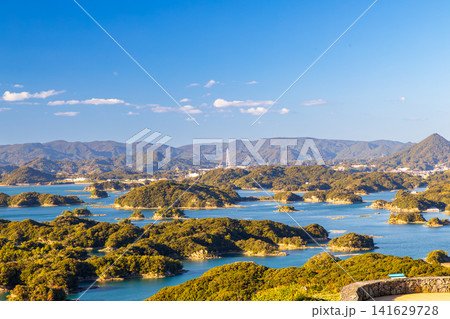 長崎県佐世保市 九十九島観光公園からの島々の眺望 長崎県佐世保市 九十九島観光公園からの島々の眺望 141629728