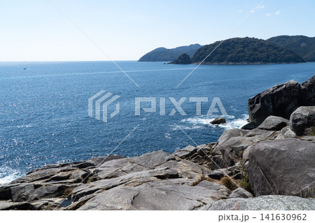 三重県紀北町 オハイの絶景スポットから望む熊野灘の青い海 三重県紀北町 オハイの絶景スポットから望む熊野灘の青い海 141630962
