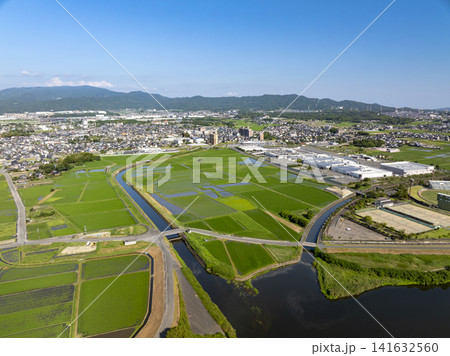 小郡市街と田園風景をドローン空撮 小郡市街と田園風景をドローン空撮 141632560