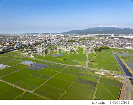 小郡市街と田園風景をドローン空撮 141632561