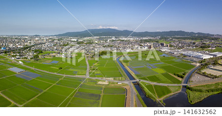 小郡市街と田園風景をドローン空撮 小郡市街と田園風景をドローン空撮 141632562