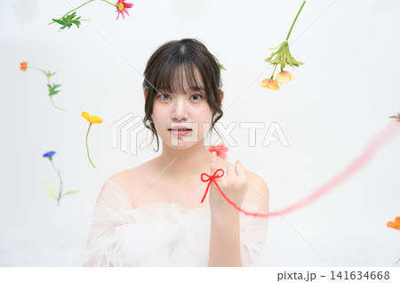 運命の赤い糸で繋がれる日本人女性 141634668