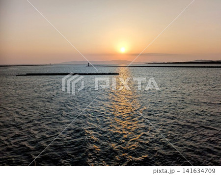 南海フェリー和歌山港付近からの夕日18_2026年5月 南海フェリー和歌山港付近からの夕日18_2026年5月 141634709