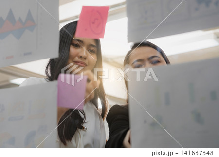 Office meeting presentation and brainstorming. Teamwork strategic meeting. Collaborative team. Diverse group. Business seminar. Discussions and brainstorming in office. Corporate business strategy. 141637348
