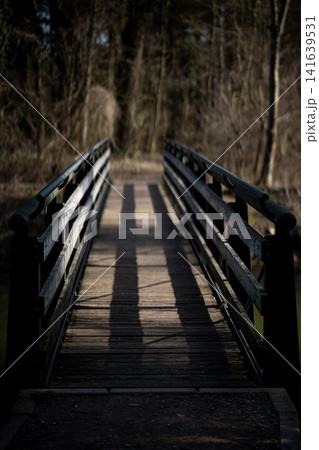Wooden Pedestrian Bridge In Emmering Over Amper River: Perspective Walkway Between Olching And Fuerstenfeldbruck Near Munich 141639531