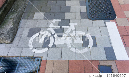 自転車用の道路標識 自転車用の道路標識 141640497
