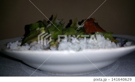Chicken and vegetables. Rice with grilled chicken and vegetables. It tastes very delicious. Simple food. Chicken and vegetables. Rice with grilled chicken and vegetables. It tastes very delicious. Simple food. 141640629