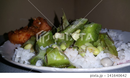 Chicken and vegetables. Rice with grilled chicken and vegetables. It tastes very delicious. Simple food. Chicken and vegetables. Rice with grilled chicken and vegetables. It tastes very delicious. Simple food. 141640642