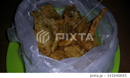 Very tasty fried shots. Consisting of bakwan, tempeh, sweet potatoes. Various fried foods for Takjil breaking the fast together or Bukber Ramadhan. 141640685