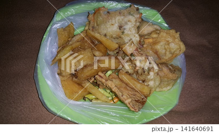 Very tasty fried shots. Consisting of bakwan, tempeh, sweet potatoes. Various fried foods for Takjil breaking the fast together or Bukber Ramadhan. Very tasty fried shots. Consisting of bakwan, tempeh, sweet potatoes. Various fried foods for Takjil breaking the fast together or Bukber Ramadhan. 141640691