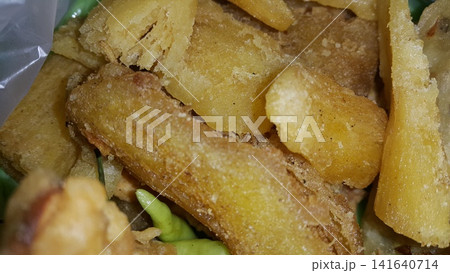 Fried cassava is the most delicious fried food according to tourists and is popular overseas. Cassava is usually topped with cheese, honey and BBQ seasoning. Fried cassava is the most delicious fried food according to tourists and is popular overseas. Cassava is usually topped with cheese, honey and BBQ seasoning. 141640714