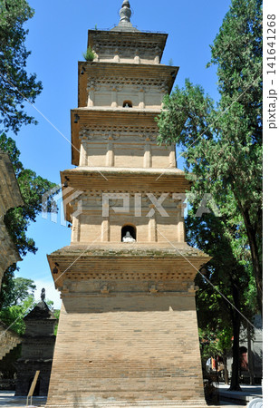 中国　西安市　世界遺産、興教寺、玄奘三蔵法師の仏舎利塔　側面 141641268